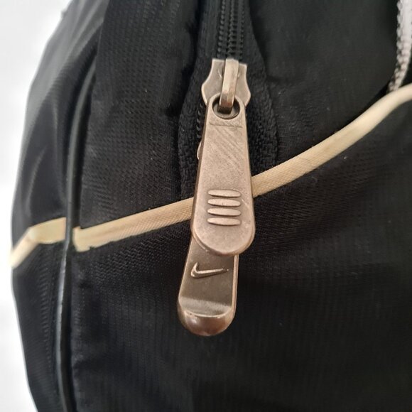 NIKE SMALL DUFFEL Gym Bag 17”x10”x9” Nice Bag For Any Sport & Back to School - Picture 3 of 5